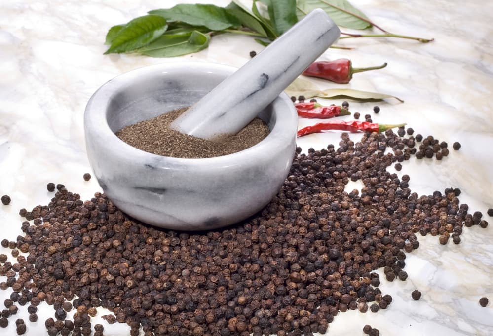 black pepper and powder