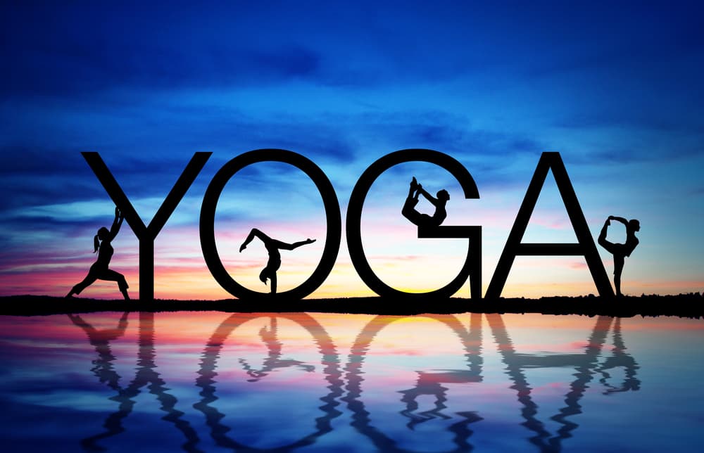 illustrazione di yoga tramonto