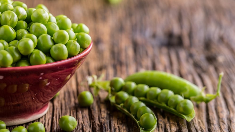 fresh green peas and pods